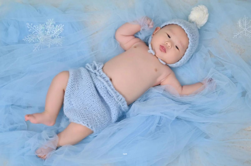 贵阳三个月宝宝挠耳朵